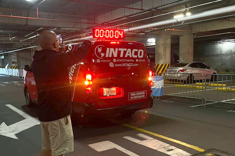 Instalación de Reloj Cronómetro en Vehículos para Eventos Deportivos